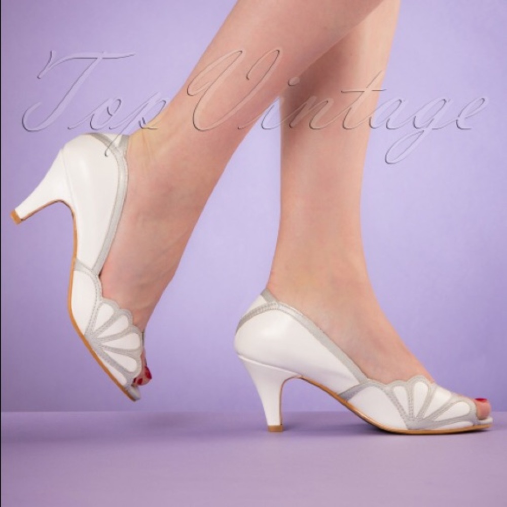 Bettie Page Heather scallop seashell pump